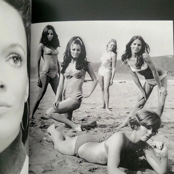 Barbara Leigh Vampirella Photo Book Images Rare Pictorial Collection 5"x7" - Picture 4 of 9